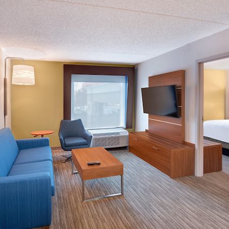 Holiday Inn Express & Suites West Long Branch - Eatontown By Ihg Екстериор снимка