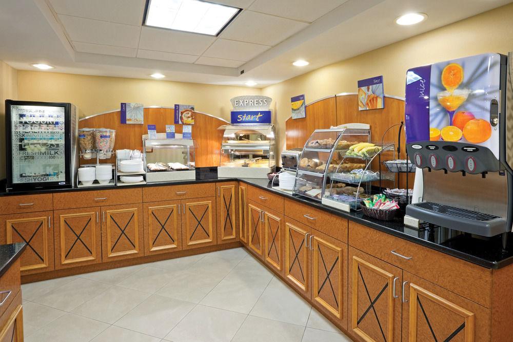 Holiday Inn Express & Suites West Long Branch - Eatontown By Ihg Екстериор снимка
