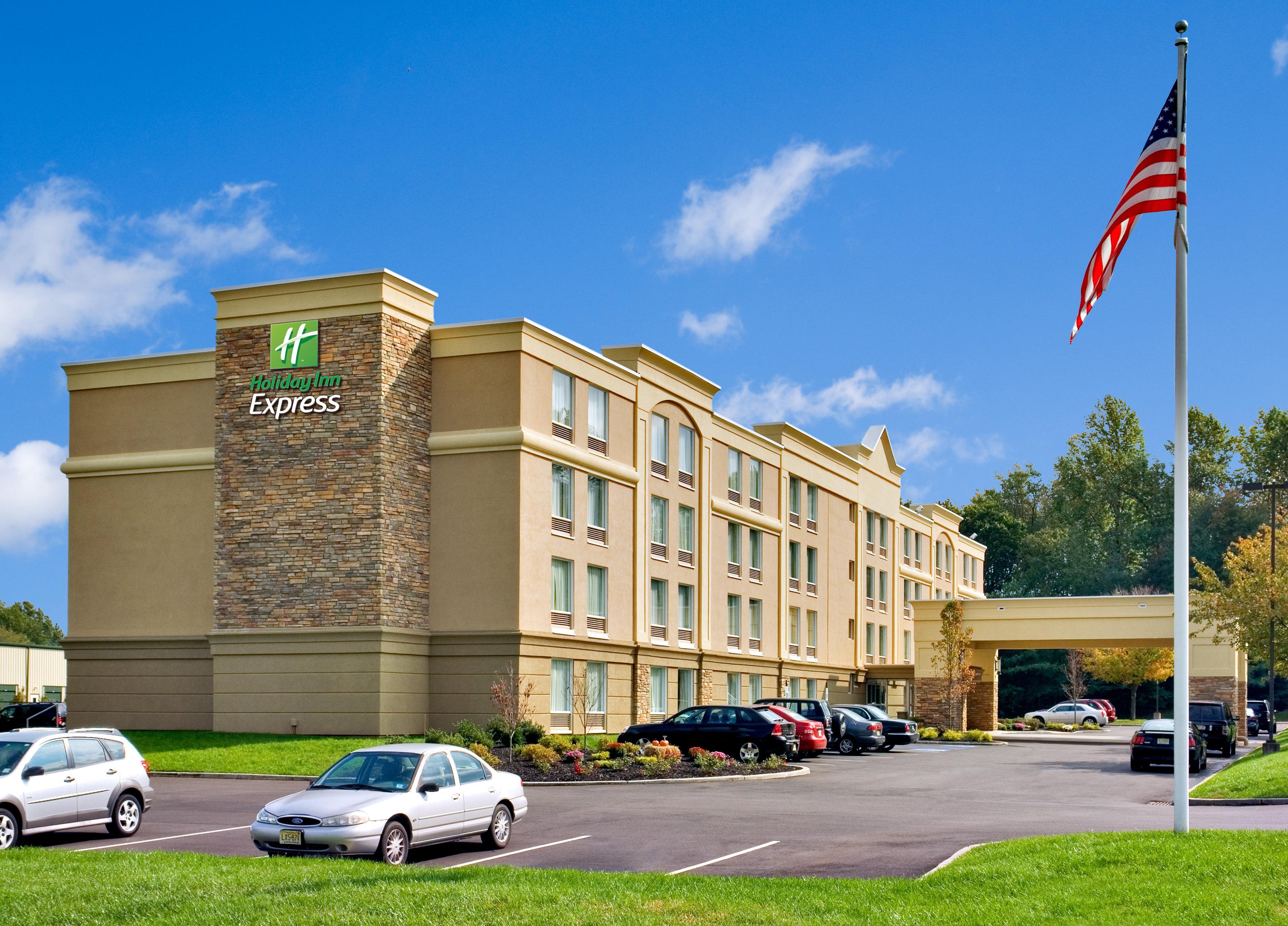 Holiday Inn Express & Suites West Long Branch - Eatontown By Ihg Екстериор снимка