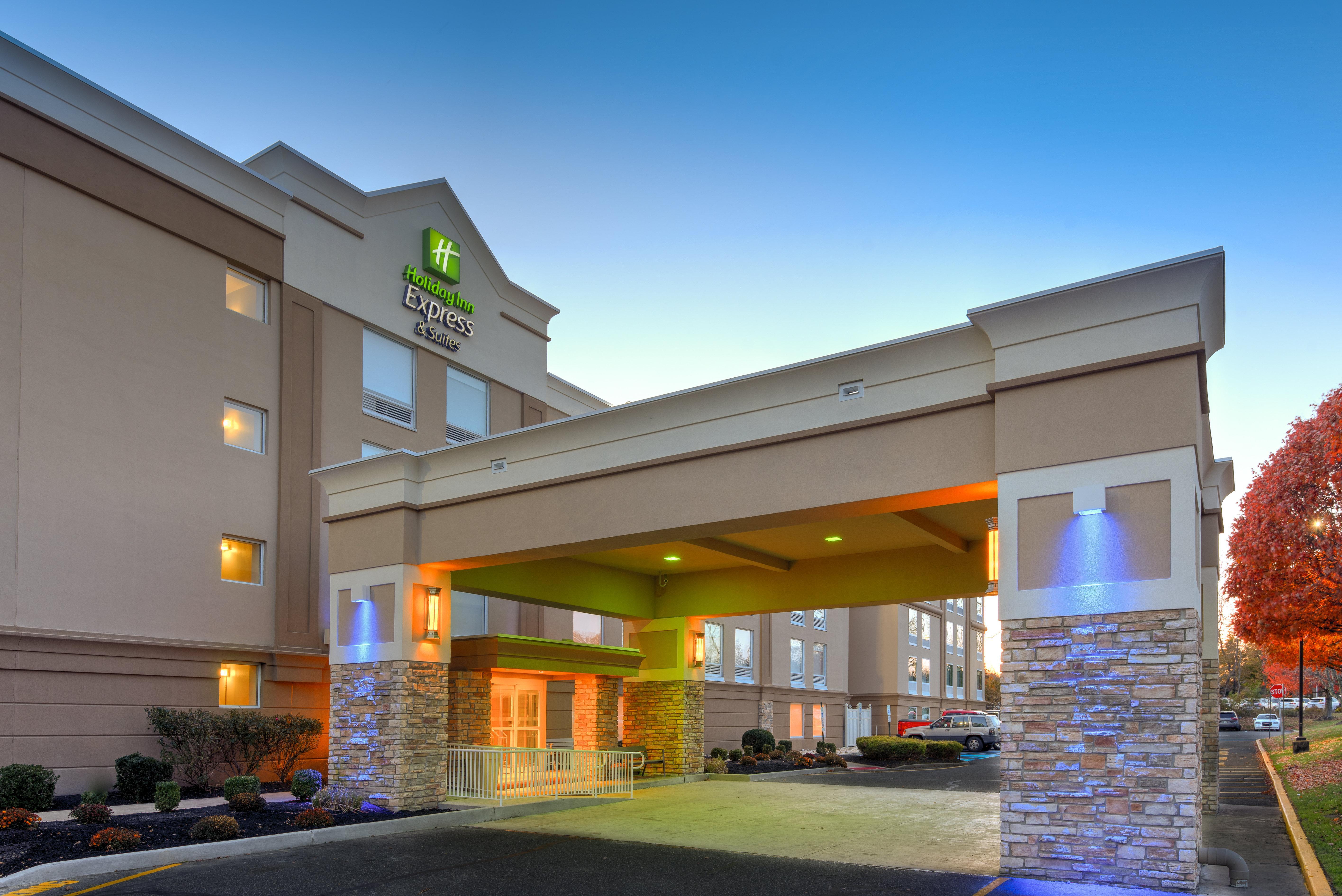 Holiday Inn Express & Suites West Long Branch - Eatontown By Ihg Екстериор снимка