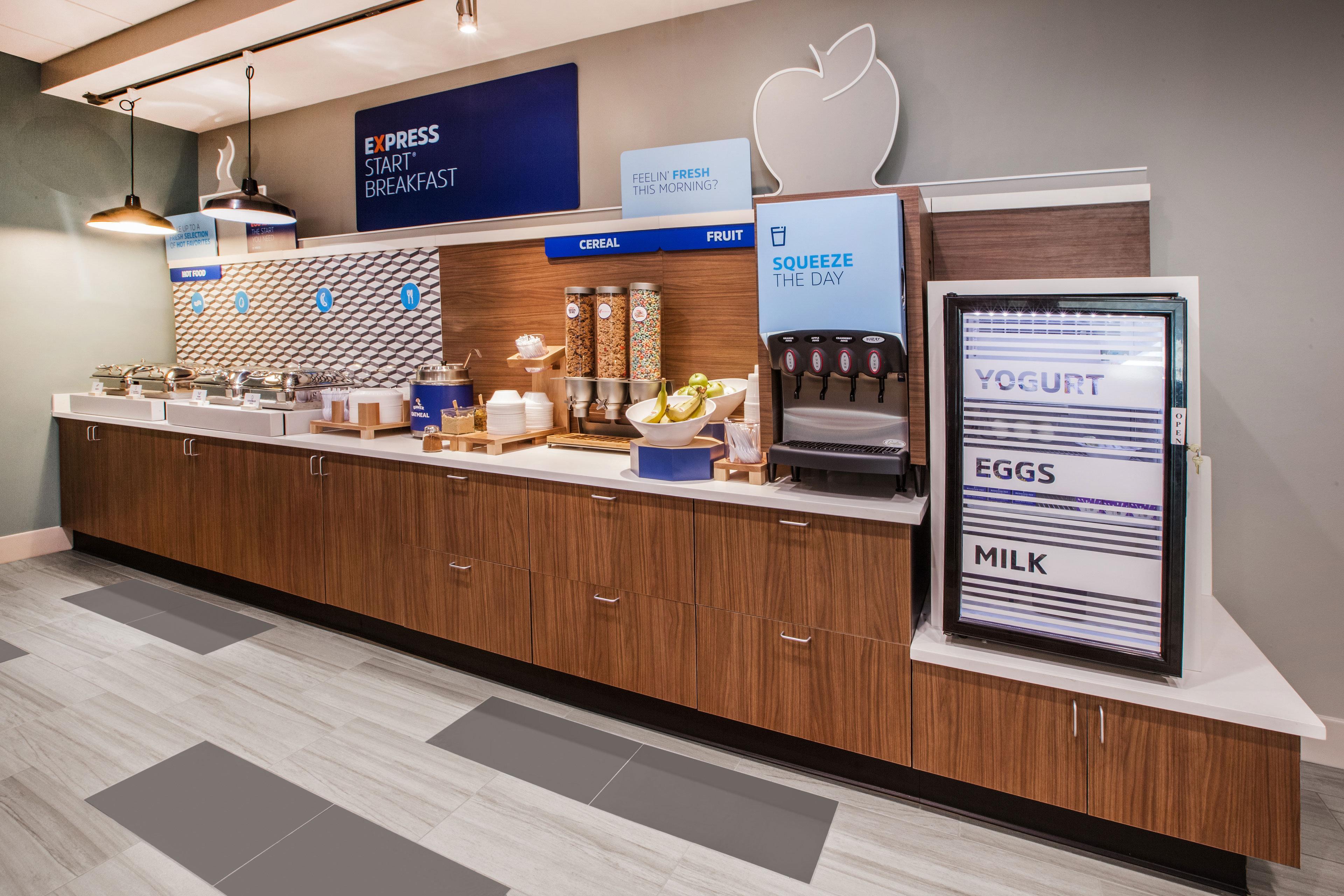 Holiday Inn Express & Suites West Long Branch - Eatontown By Ihg Екстериор снимка