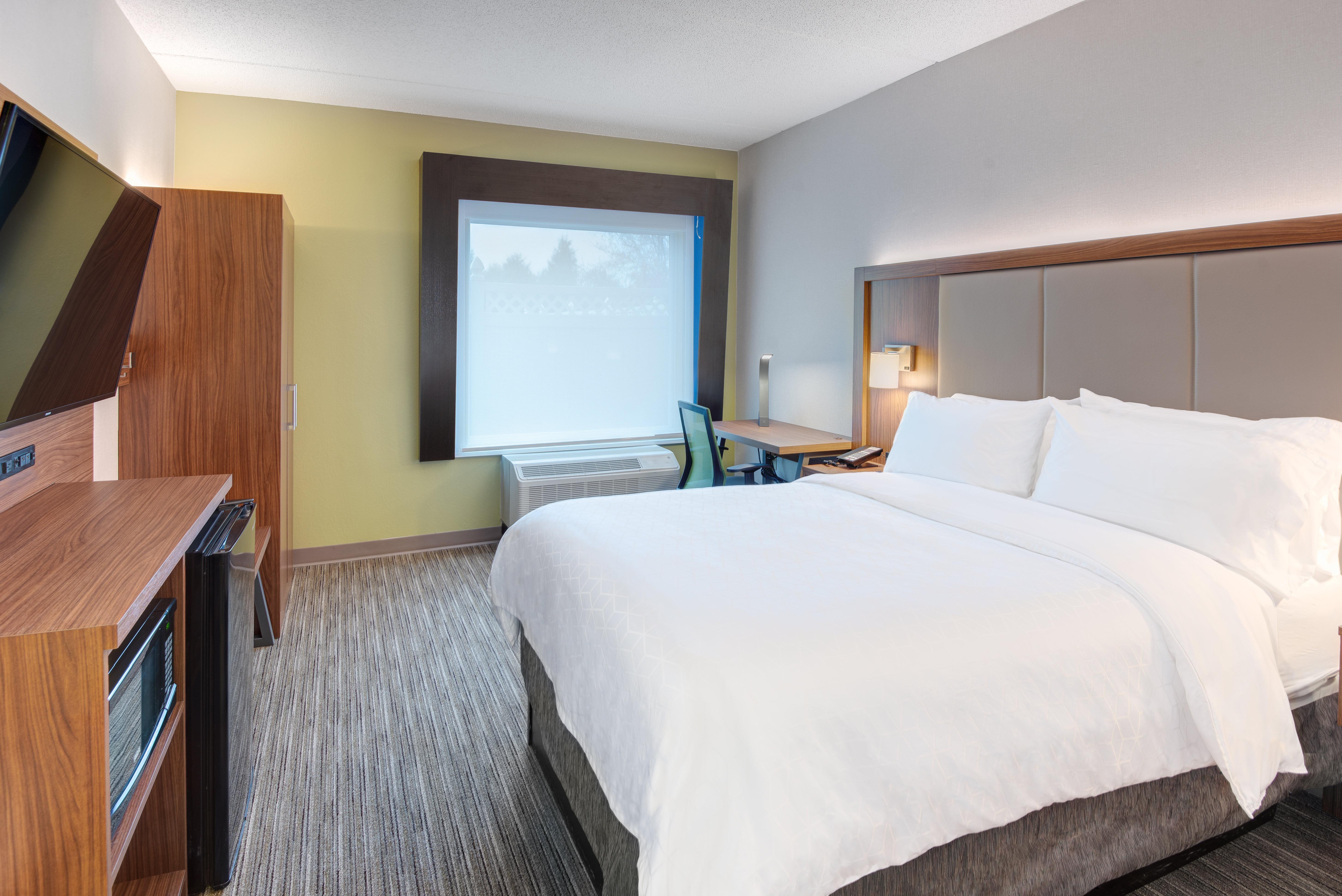 Holiday Inn Express & Suites West Long Branch - Eatontown By Ihg Екстериор снимка