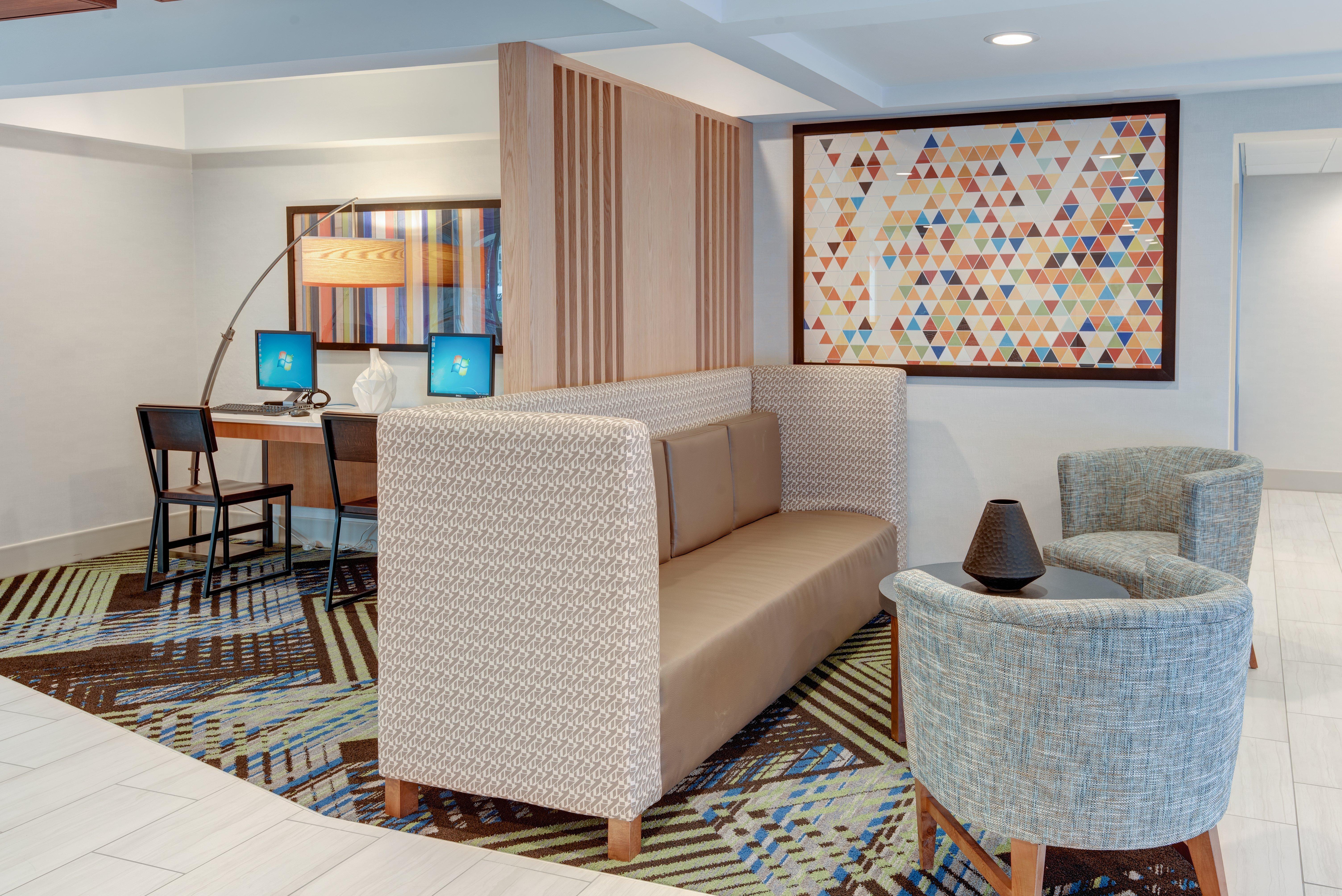 Holiday Inn Express & Suites West Long Branch - Eatontown By Ihg Екстериор снимка