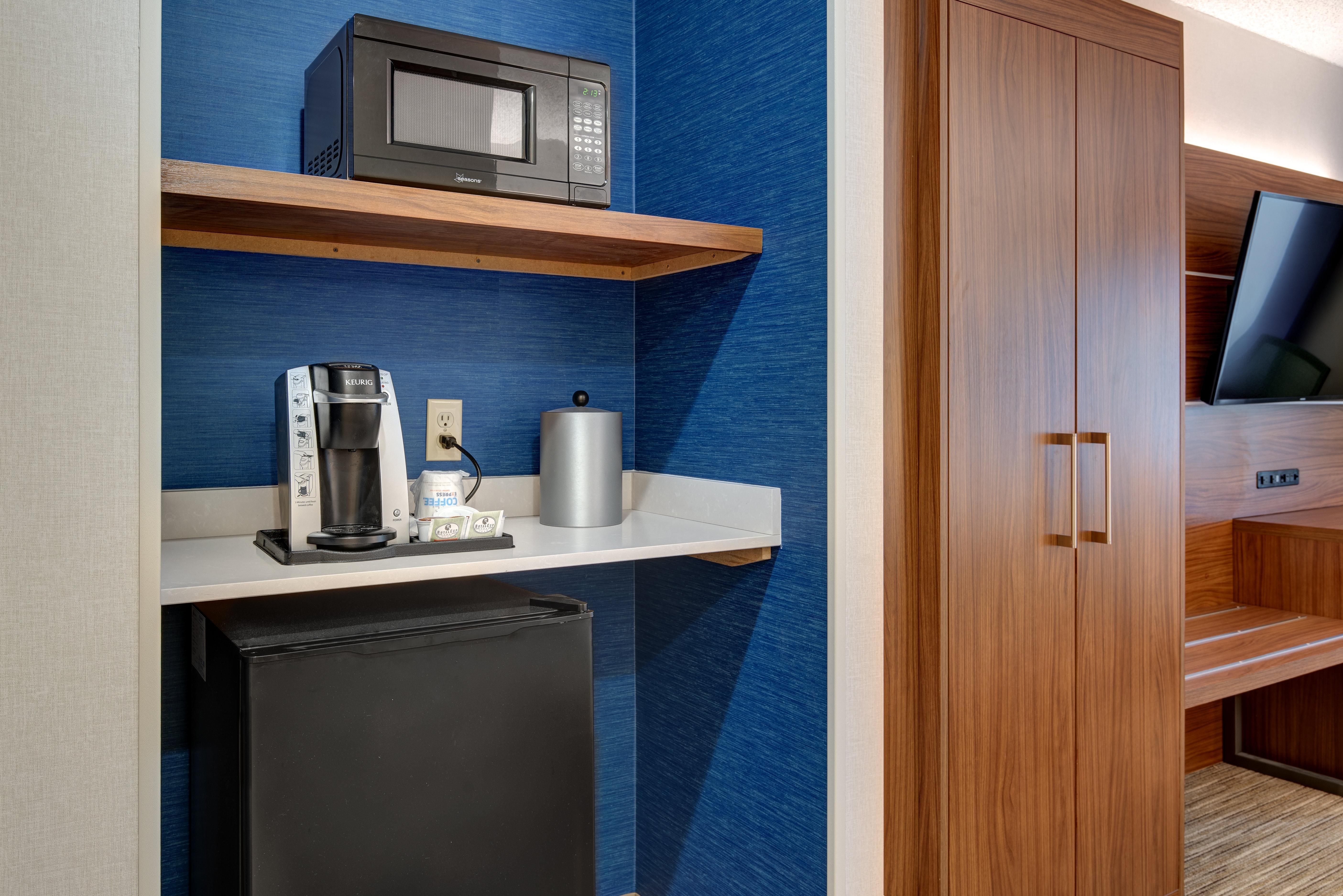 Holiday Inn Express & Suites West Long Branch - Eatontown By Ihg Екстериор снимка