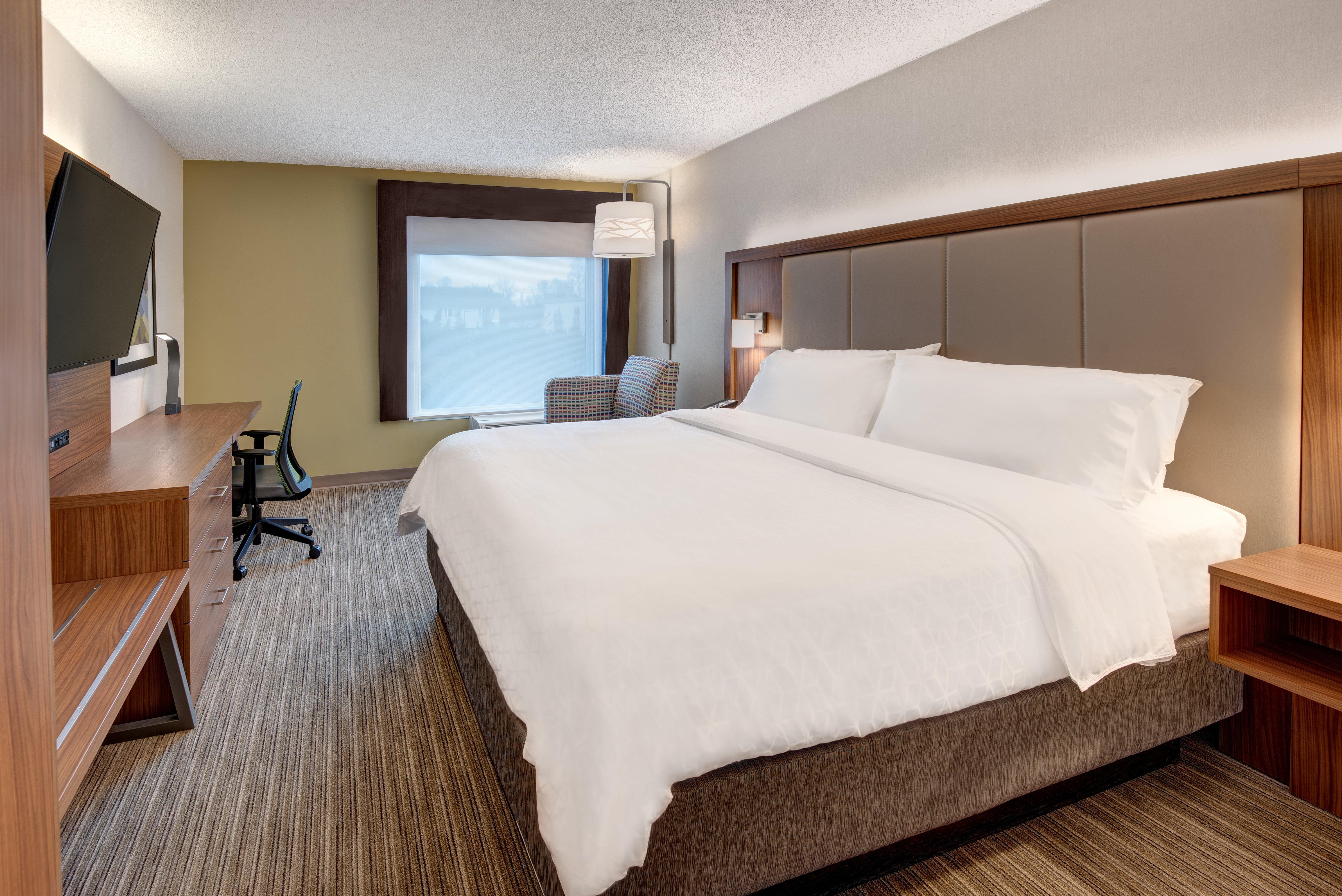 Holiday Inn Express & Suites West Long Branch - Eatontown By Ihg Екстериор снимка