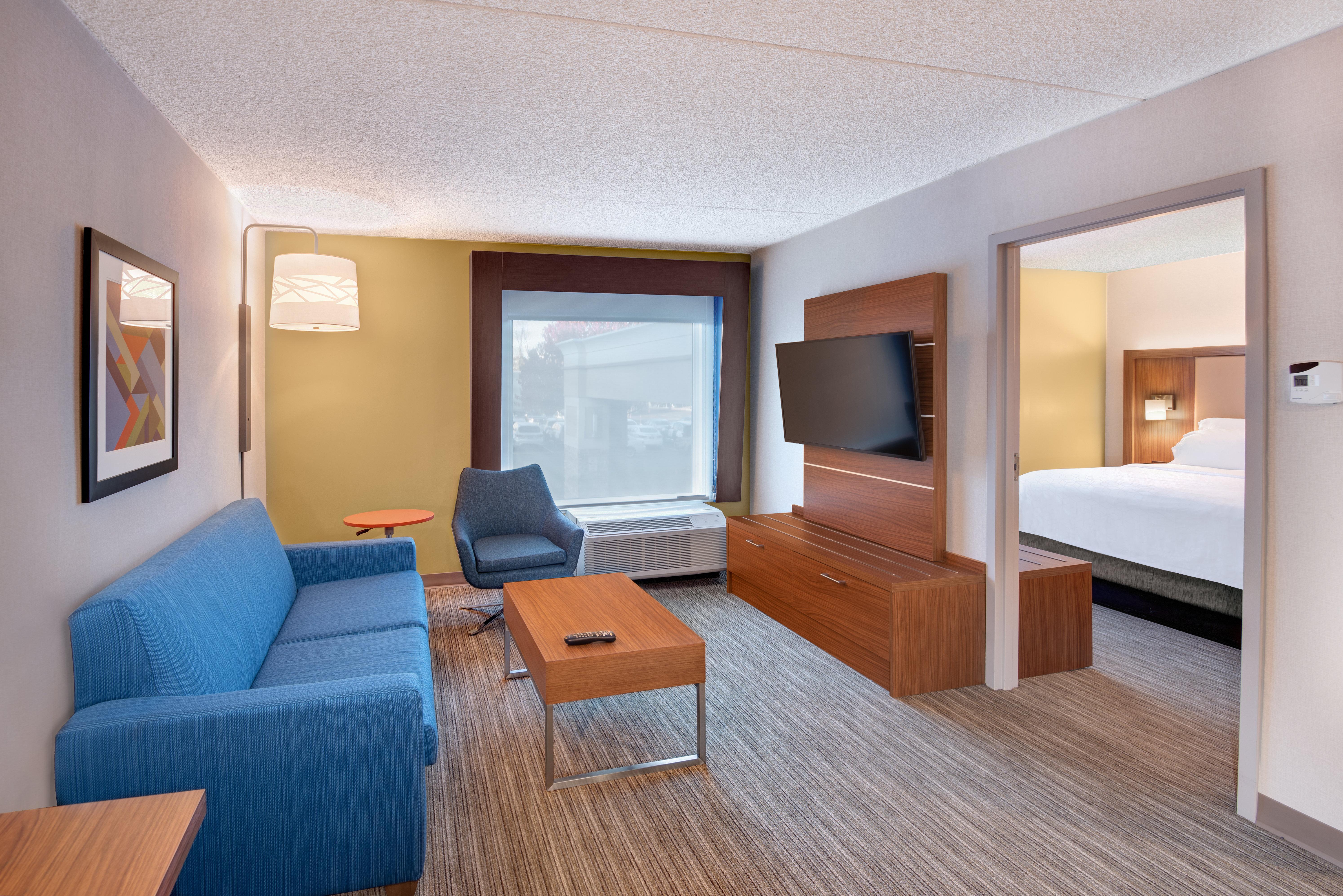 Holiday Inn Express & Suites West Long Branch - Eatontown By Ihg Екстериор снимка