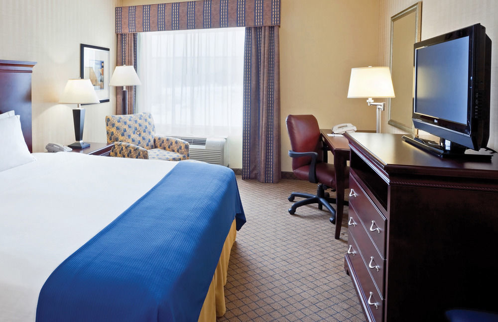 Holiday Inn Express & Suites West Long Branch - Eatontown By Ihg Екстериор снимка