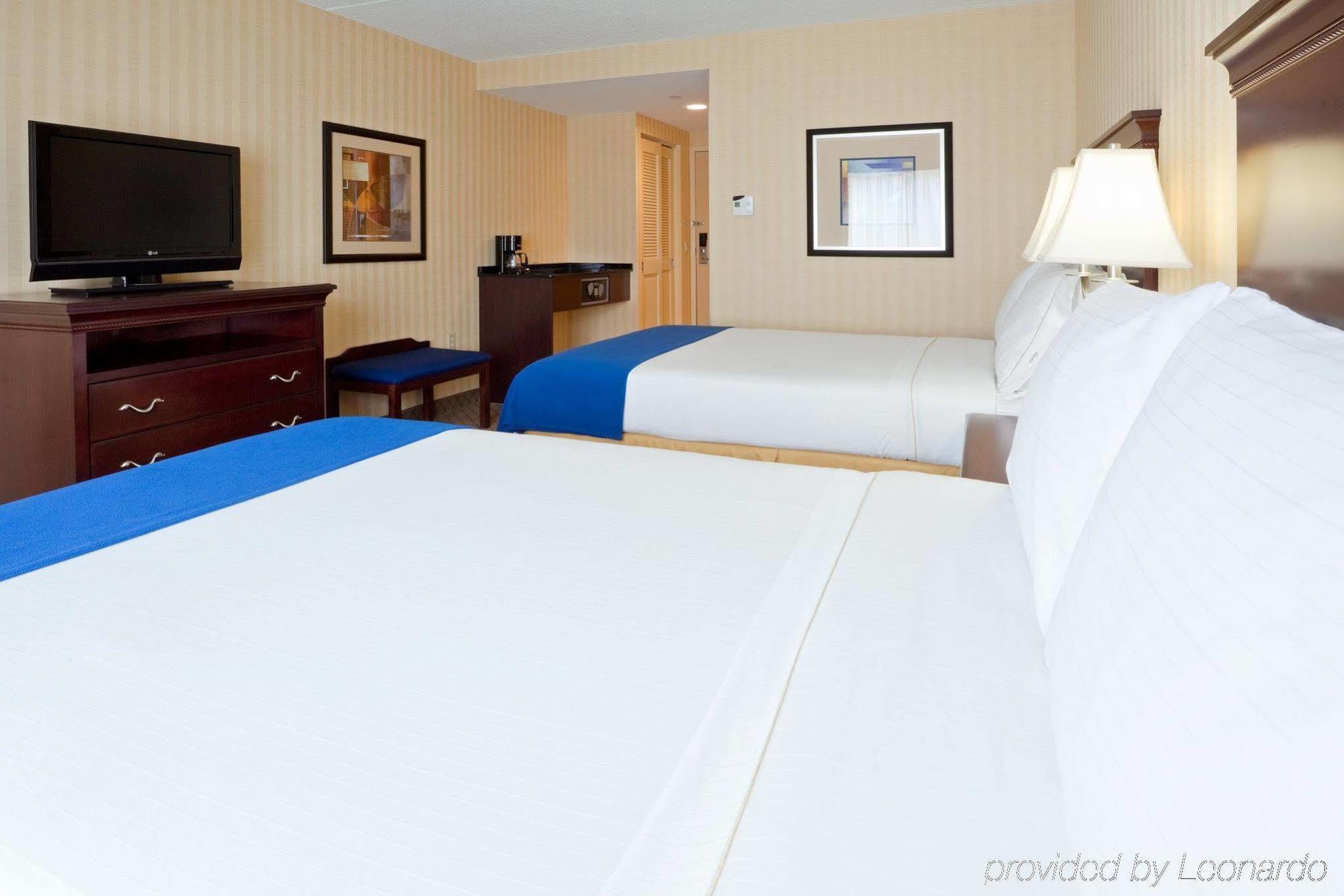 Holiday Inn Express & Suites West Long Branch - Eatontown, An Ihg Hotel Стая снимка
