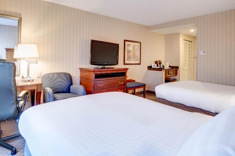 Holiday Inn Express & Suites West Long Branch - Eatontown By Ihg Екстериор снимка