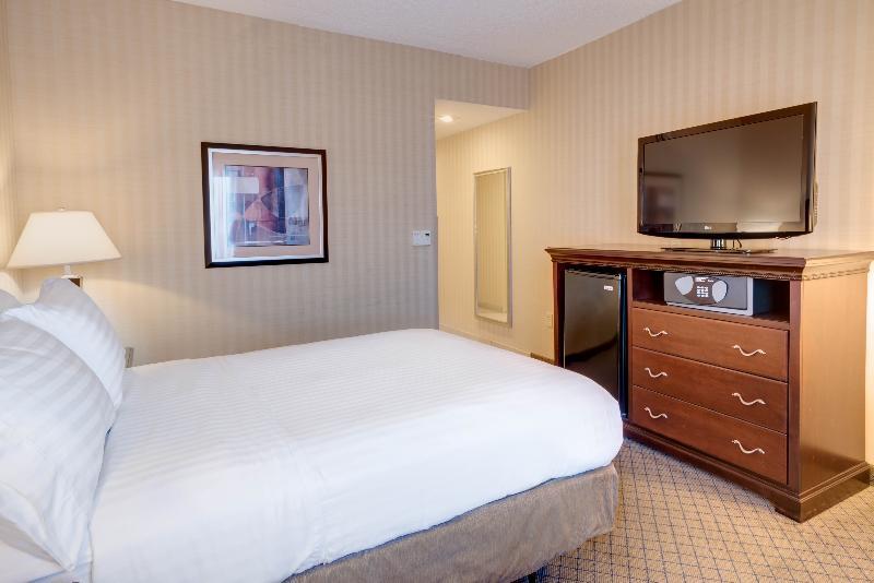 Holiday Inn Express & Suites West Long Branch - Eatontown By Ihg Екстериор снимка