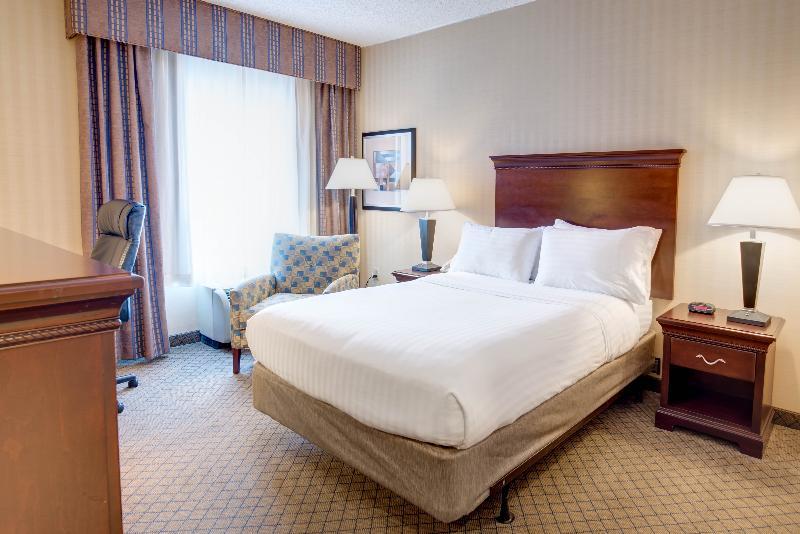 Holiday Inn Express & Suites West Long Branch - Eatontown By Ihg Екстериор снимка