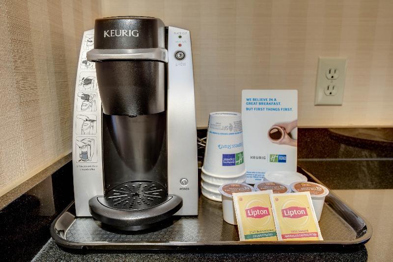 Holiday Inn Express & Suites West Long Branch - Eatontown By Ihg Екстериор снимка