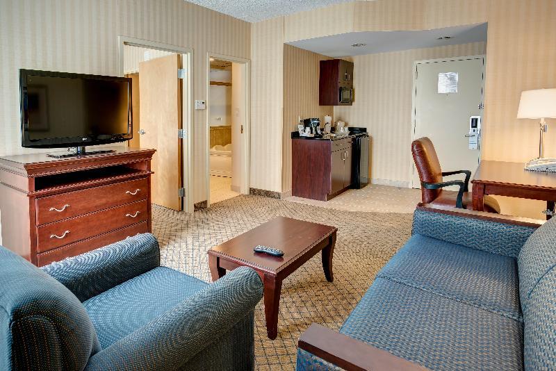 Holiday Inn Express & Suites West Long Branch - Eatontown By Ihg Екстериор снимка