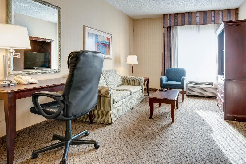 Holiday Inn Express & Suites West Long Branch - Eatontown By Ihg Екстериор снимка