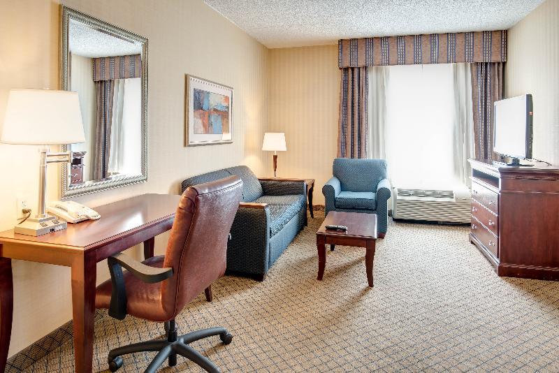 Holiday Inn Express & Suites West Long Branch - Eatontown By Ihg Екстериор снимка