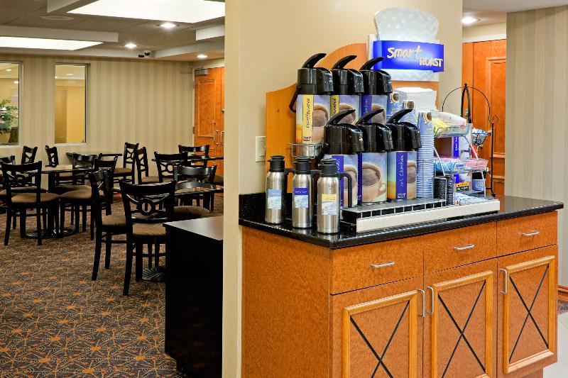 Holiday Inn Express & Suites West Long Branch - Eatontown By Ihg Екстериор снимка